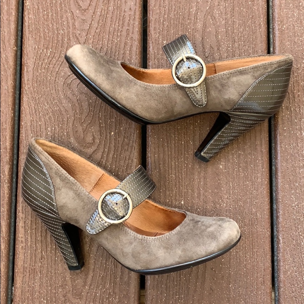 SOFFT gray suede women’s heels 6.5 NEW - Picture 2 of 8